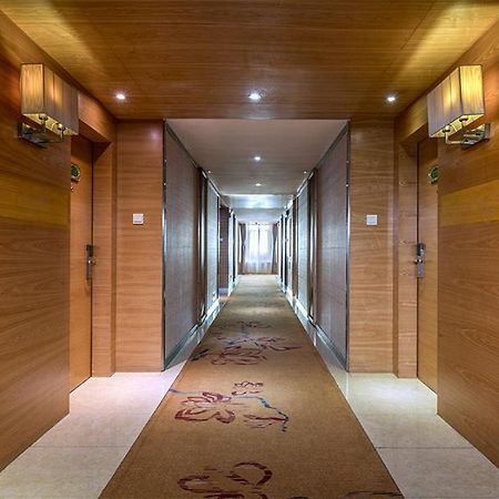 Vienna Hotel Guangzhou Airport Esterno foto