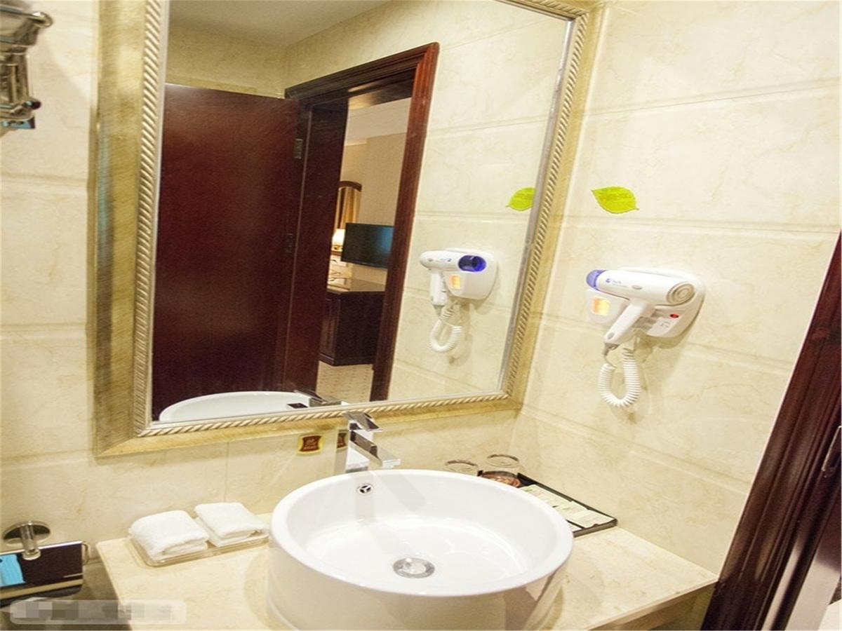Vienna Hotel Guangzhou Airport Esterno foto
