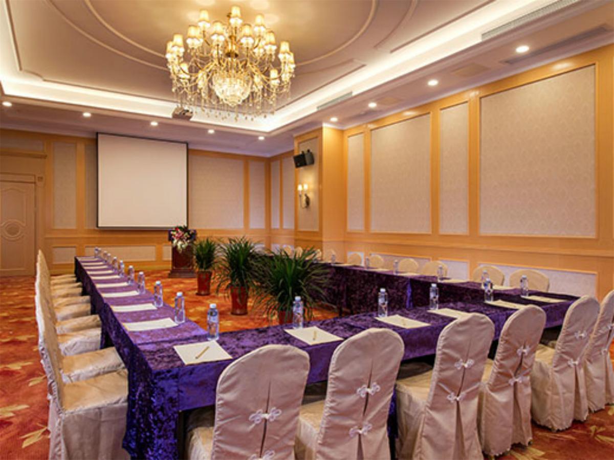 Vienna Hotel Guangzhou Airport Esterno foto