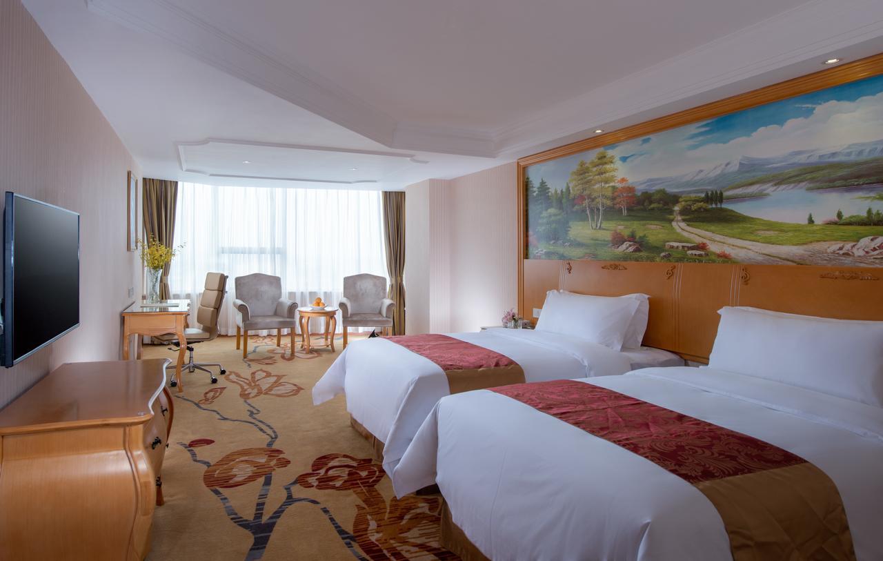 Vienna Hotel Guangzhou Airport Esterno foto