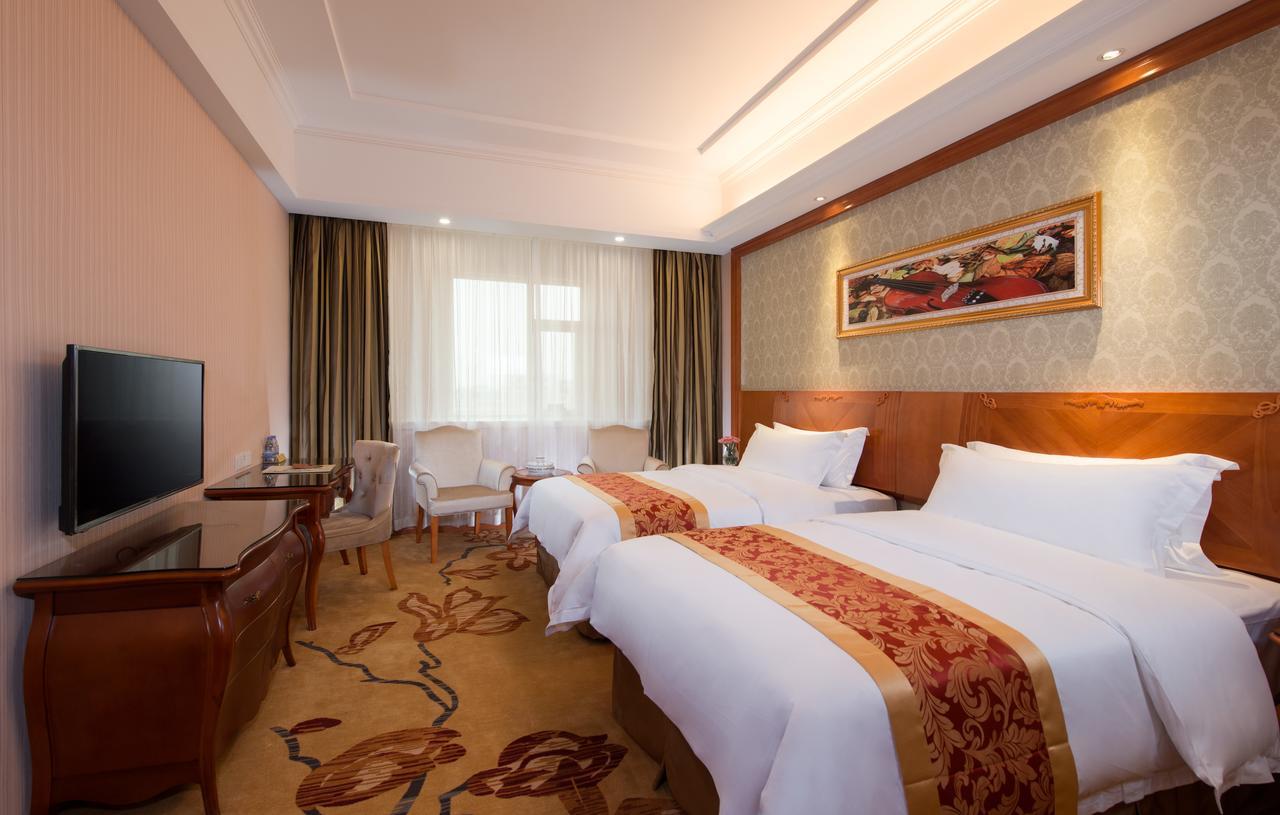 Vienna Hotel Guangzhou Airport Esterno foto